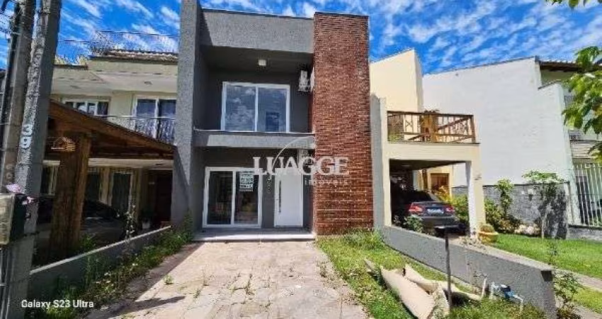Casa em Porto Alegre, no bairro Hipica, com 3 dormitório(s), e 3 banheiros, à venda.