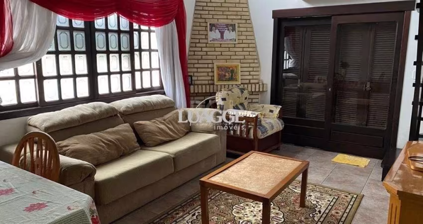 Casa para Venda - 330m², 6 dormitórios, 3 vagas - Cavalhada