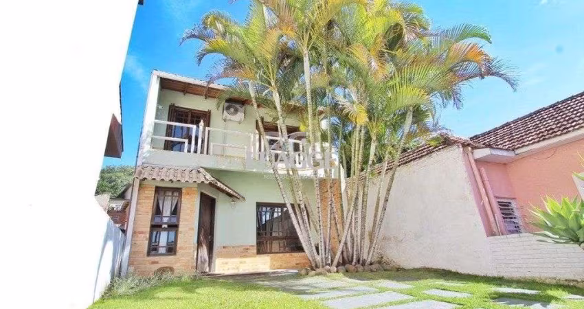 Casa para Venda - 260m², 5 dormitórios, sendo 2 suites, 4 vagas - Teresópolis