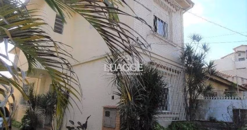 Casa para Venda - 159m², 3 dormitórios, 3 vagas - Menino Deus