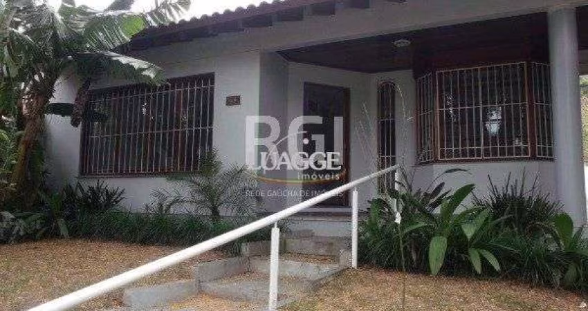 Casa para Venda - 340m², 3 dormitórios, sendo 2 suites, 6 vagas - Jardim Isabel