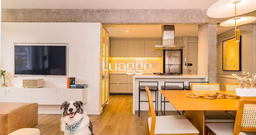 Apartamento de 2 dormitórios mobiliado, com suíte, decorado por arquiteta