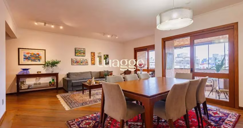 Apartamento com três quartos e três vagas, no bairro bela vista
