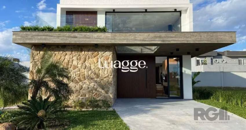 Sobrado novo em condomínio fechado com 4 suítes e 238m² privativos