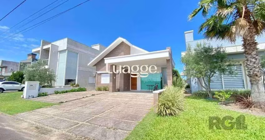 Casa a venda em condomínio fechado na beira mar de atlântida sul com 3 quartos e 164m²