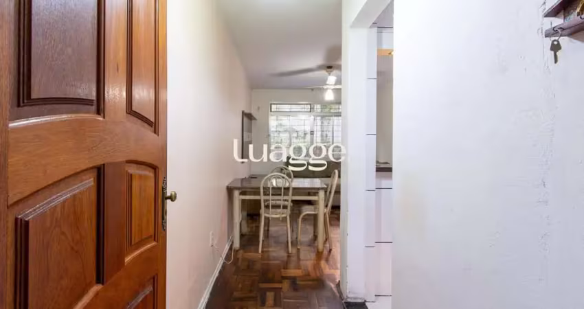 Apartamento térreo com pátio privativo no coração do menino deus, 2 dormitórios.