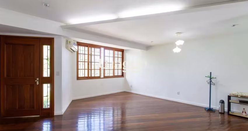 Ótima casa 4 dormitórios com suíte em condomínio fechado