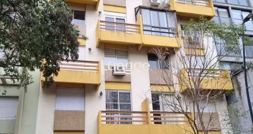Apartamento de 1 dormitório com sacada no centro histórico.