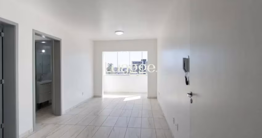 Apartamento de 1 dormitórios, reformado, quase esquina wenceslau escobar, sacada com vista para o guaíba.