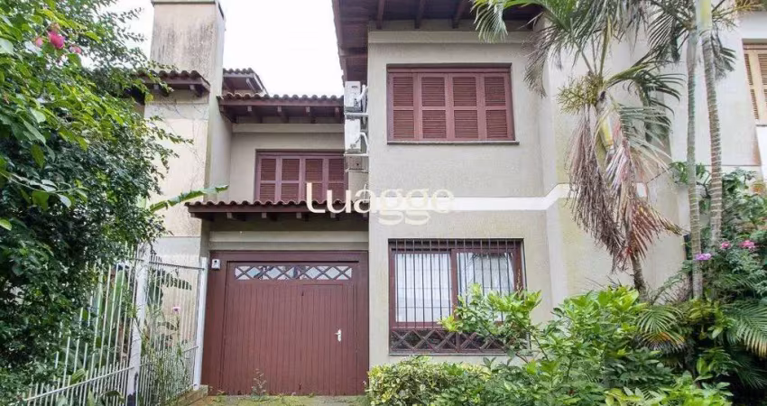 Casa de alvenaria, 3 dormitórios, 1 suíte e pátio com piscina, bairro espírito santo.