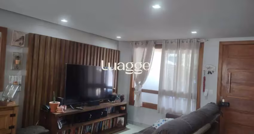 Casa de condomínio, 3 quartos, 1 suíte, piscina e 2 vagas de garagem;