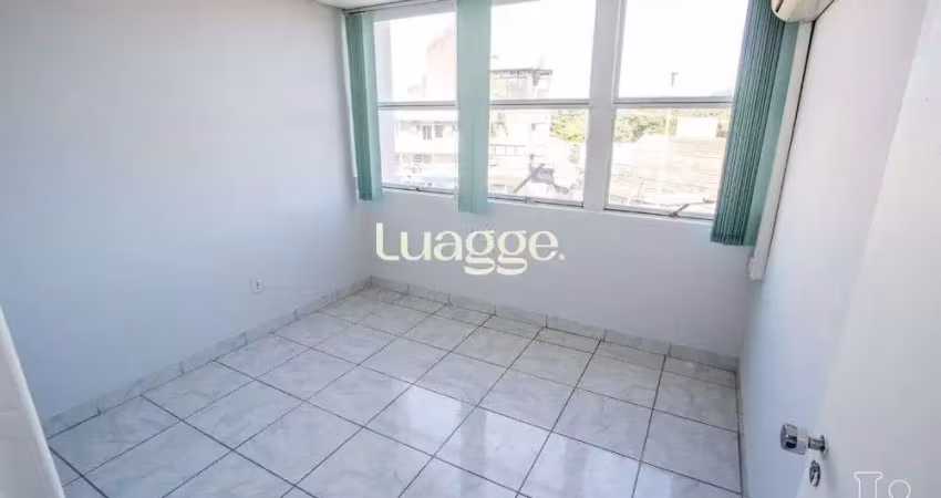 Sala comercial com 22m² de área privativa, frente, piso cerâmico, equipada com lavabo e ar-condicionado split