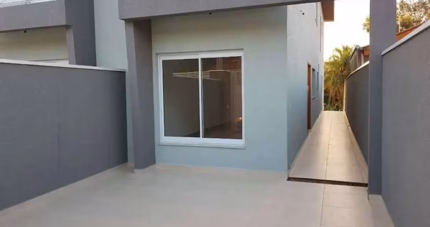 Casa nova, localização espetacular, ao lado da lucas, acabamento de 1a. linha, espaço para piscina., melhor relação custo x benefício.