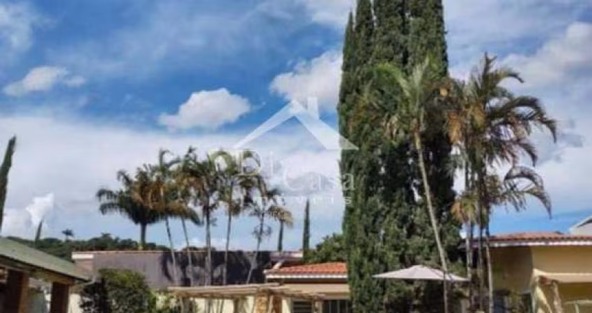 Casa térrea a 1 quadra da Av. Santana, 3 suítes, piscina, projeto arrojado, pronta para morar - Jardim Floresta