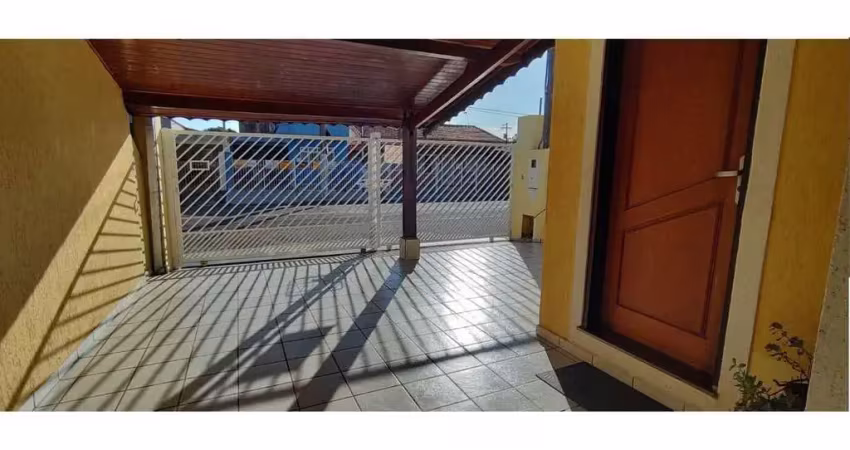 Casa com 02 dormitórios e edícula à venda em atibaia