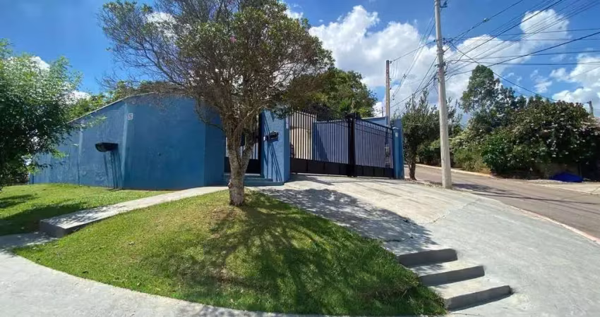 Casa térrea em atibaia com 3 suítes - lazer com piscina e pomar