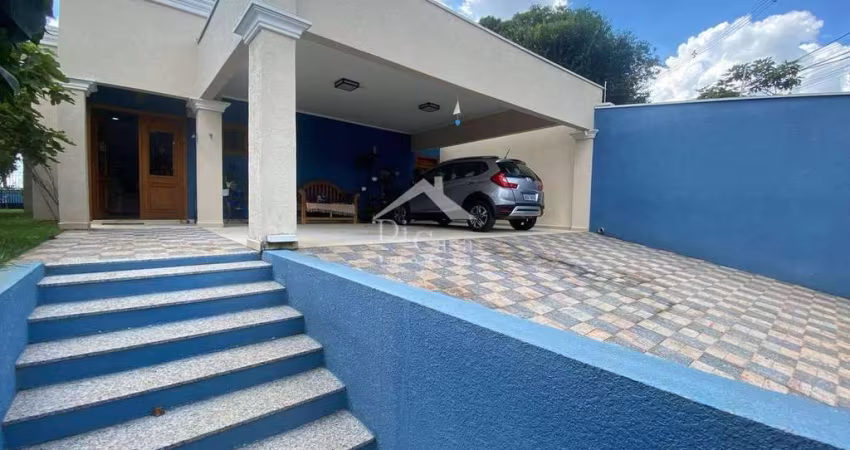 Casa térrea em Atibaia com 3 suítes - lazer com piscina e pomar