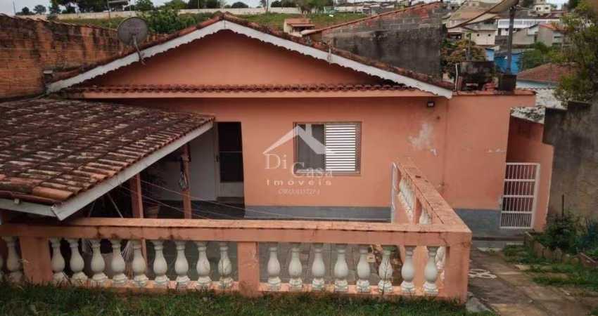 Casa com amplo terreno, próximo a saída para a Fernão Dias.