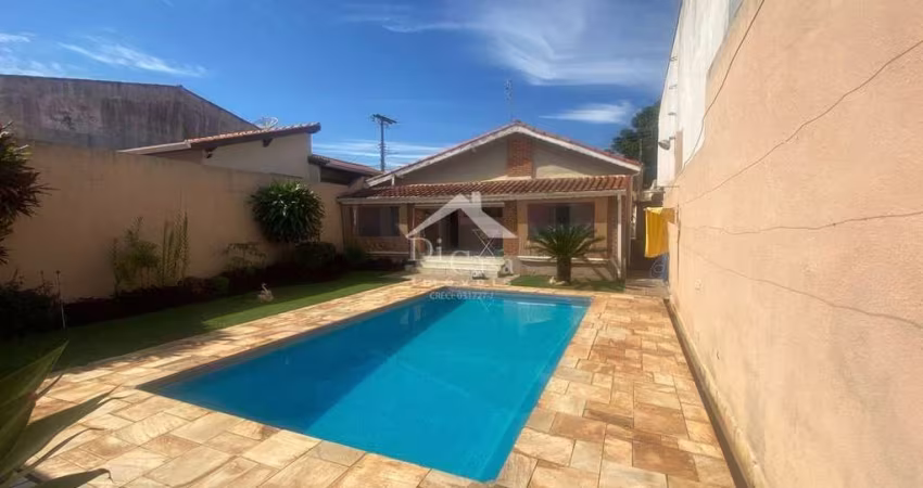 Casa térrea próximo a comércios com piscina