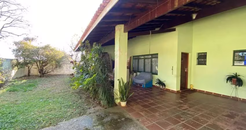 Casa térrea em localização excepcional em atibaia - vila petropolis