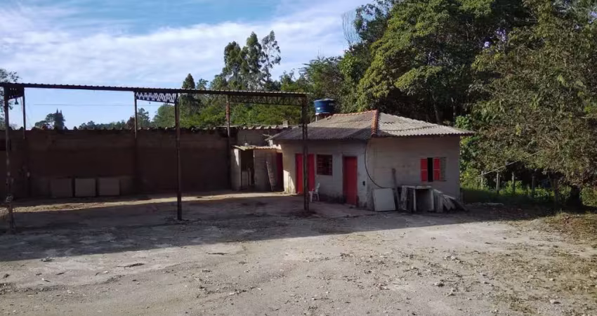 Locação comercial com escritório e barracão na rodovia – local estratégico