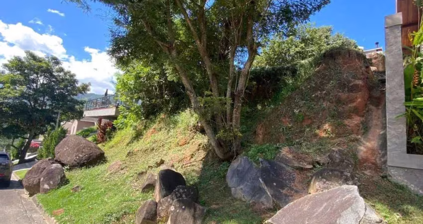 Terreno em condomínio fechado - agua verde - lote com linda vista 450m