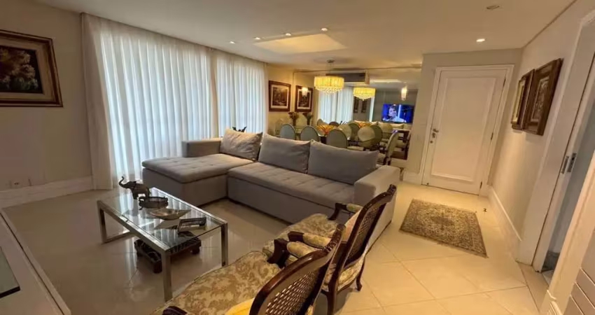 Apartamento com 4 quartos, 3 suítes  à venda, com 154 m² no centro de florianópolis/sc