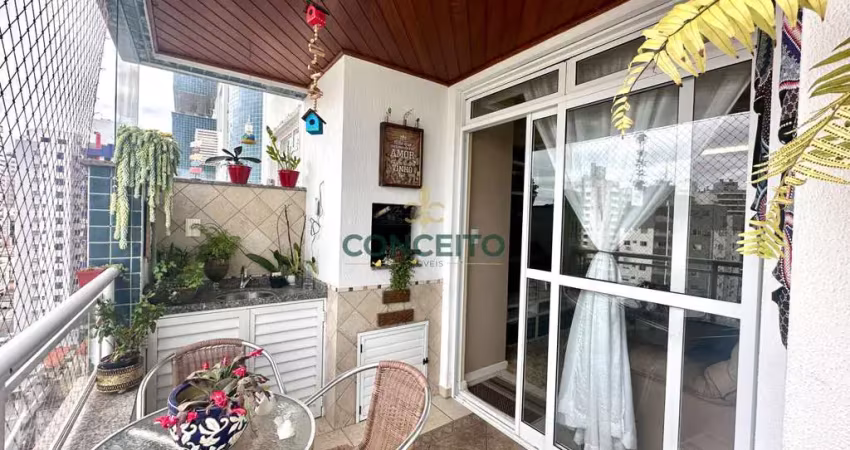 Apartamento com 135m² de 3 dormitórios com 1 suíte, dependência de empregada com banheiro e 1 vaga de garagem