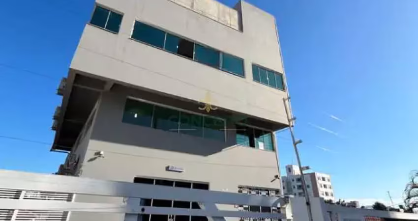 Sala comercial – andar inteiro para locação no estreito!