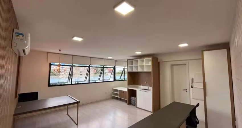 Sala comercial para alugar na Avenida Engenheiro Max de Souza, 1134, Coqueiros, Florianópolis