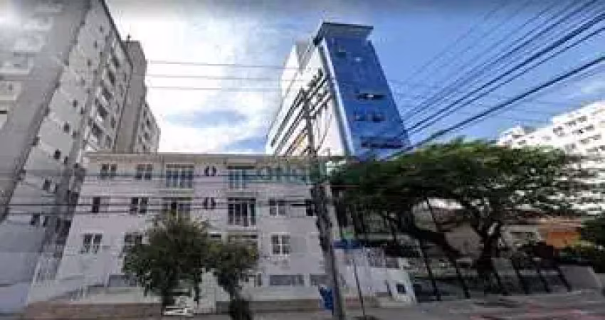 Apartamento a venda com 2 dormitórios e 1 vaga de garagem próximo ao hippo no centro de florianópolis