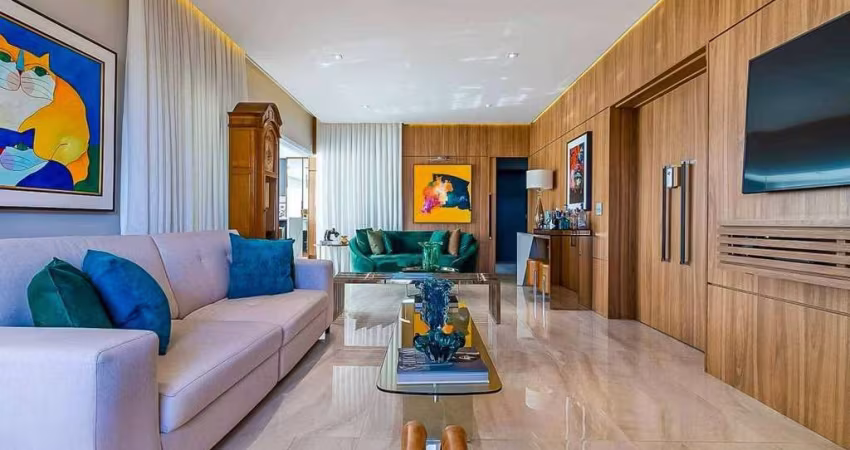 Cobertura a venda na Vila Nova Conceição, com 272 m² sendo 4 suítes, closet e piscina privativa