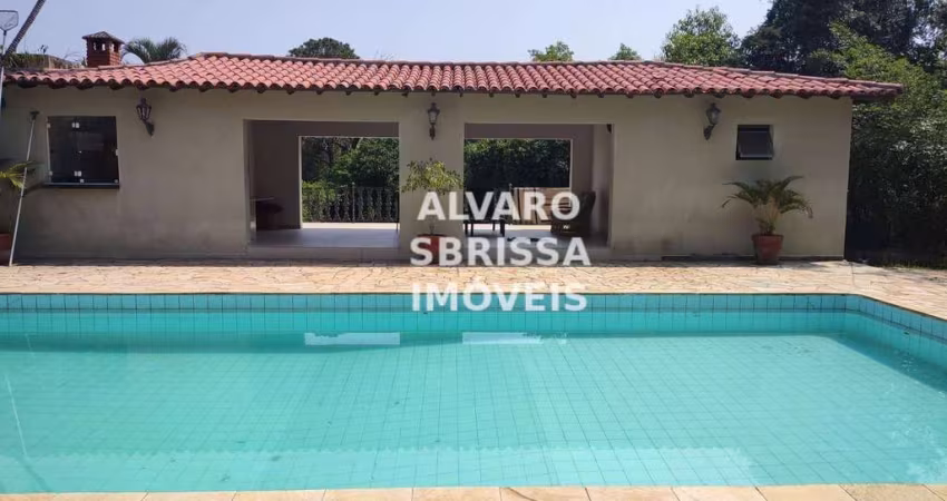 Chácara com 3 suítes 2 salas escritório, copa, cozinha e piscina no bairro Itaim Mirim em Itu SP