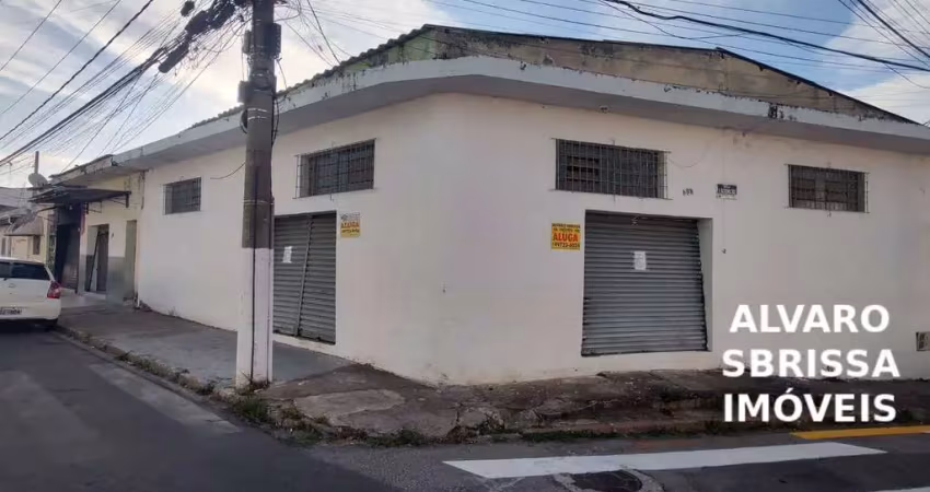 Barracão de esquina em rua movimentada, com excelente localização.