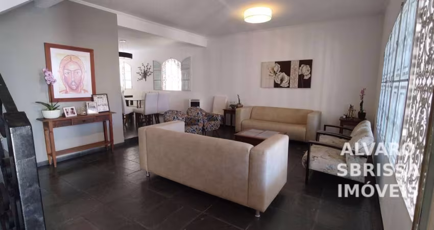 Casa vende ou estuda permuta com apartamento ou casa térrea. Possui 4 dormitórios. No Bairro Brasil em Itu, local nobre, at:315m2 Ac:250m2