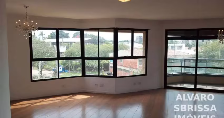Apartamento com 4 vagas, 4 dormitórios sendo 2 suítes, todos com armários, portas balcões, venezianas automáticas e lindas vistas. 287m2.  1 por andar