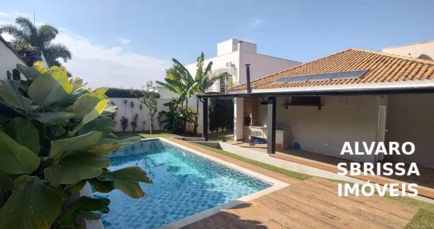Casa térrea, com piscina, muito bem conservada e moderna com 600m² de terreno e 300m² de construção com 04 suítes. estuda permuta