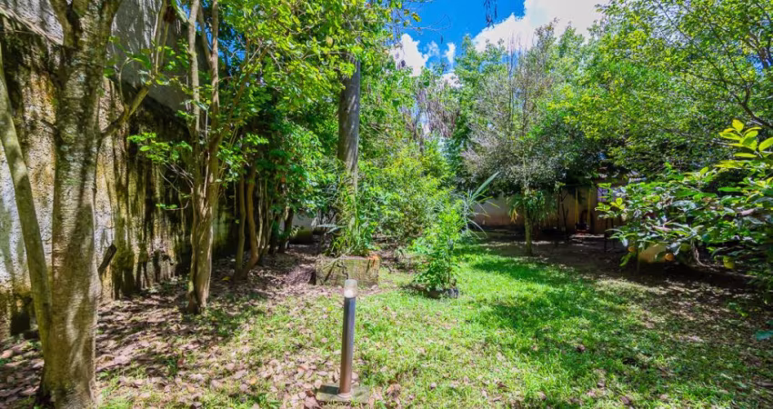 CASA TERREA / LOCALIZAÇÃO TOP / AMPLO QUINTAL /  (ZR2 794 m2) SANTA FELICIDADE