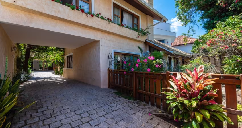 CASA AMPLA, ACONCHEGANTE COM ARQUITETURA ATEMPORAL