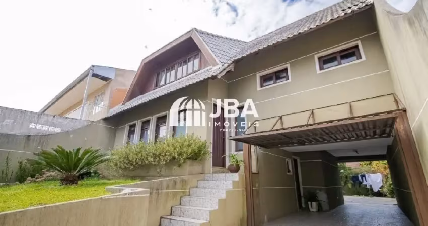 Casa ampla com espaço de jardim e estacionamento no bairro xaxim