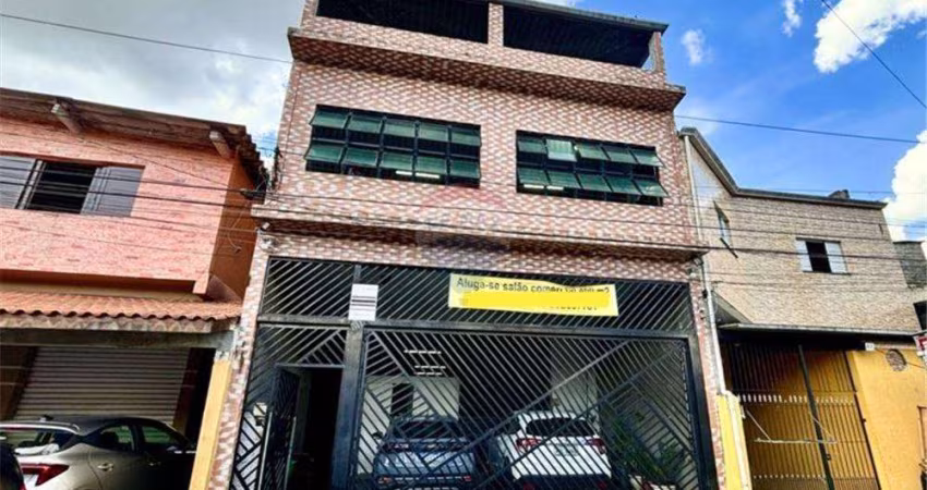 Imóvel Comercial de 600 m²: Salões Versáteis, Garagem, Escritório e Área Gourmet