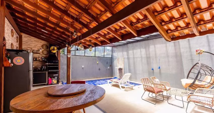 Casa de Condomínio com 3 Quartos e 3 banheiros à Venda, 250 m² por R$ 1.100.000