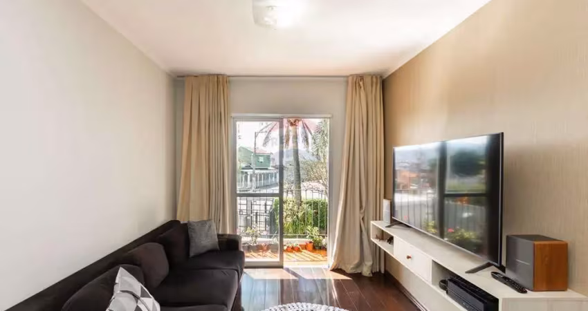 Apto 82 m2, 3 dormitórios, 1 banheiro, 1 vaga, em rua residencial e tranquila