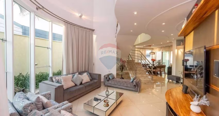 Sobrado Impecável com Projeto Assinado por Arquiteto Renomado – Porteira Fechada!