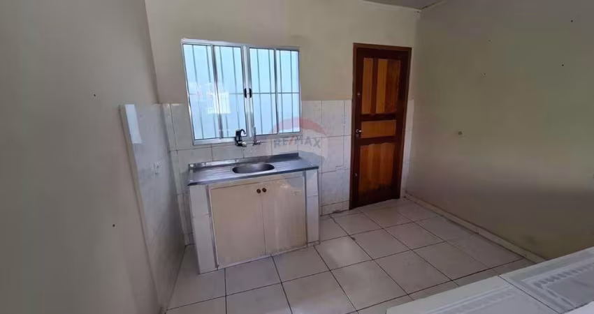 Casa para locação com 2 dormitórios, 2 banheiros e quintal por R$1.300,00 - Vila Guedes - SP