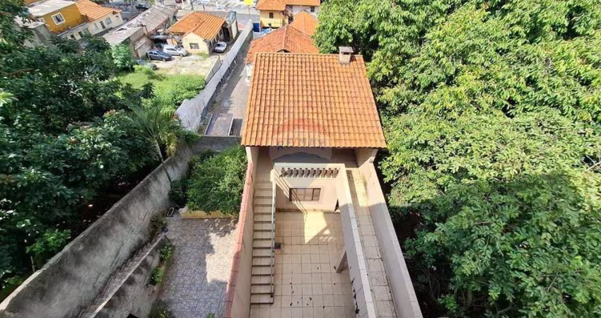 Casa para locação com 290m², 3 dormitórios, sendo 1 suíte, 4 vagas de garagem coberta e edícula com quarto e banheiro por R$4.500,00 - Vila Jaguara-SP