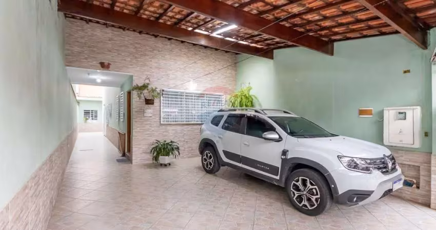 Aconchegante sobrado, 135m², 3 quartos, 3 banheiros, 1 suíte, 2 vagas cobertas