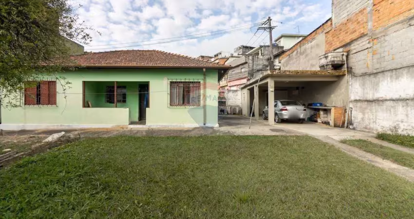 Terreno plano com 2 frentes, 400m², excelente localização em perus