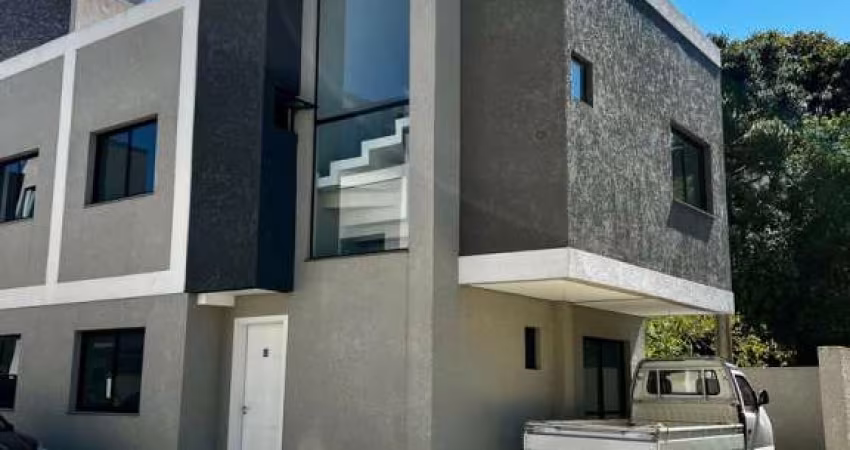 Sobrado em condomínio 3 dormitórios no Uberaba - J.A. imóveis
