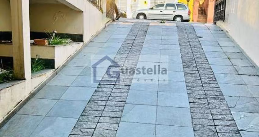 Casa Sobrado em Utinga - Santo André com 295m², 4 dormitórios e 5 banheiros por R$930k - A Venda